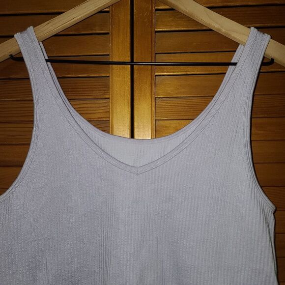Aeropostale Seamless Cropped Tank Size L - Picture 5 of 6